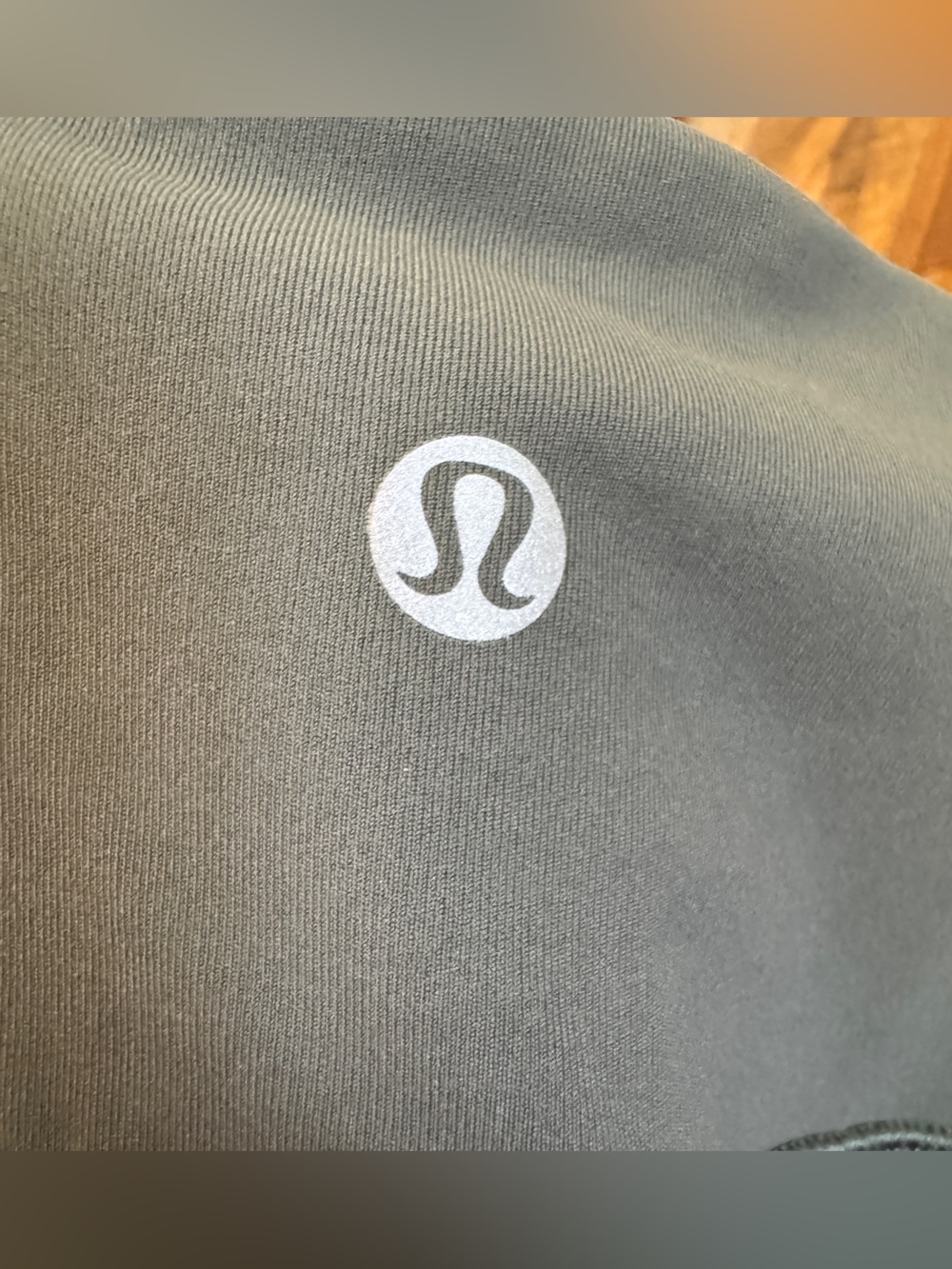 Lululemon Sage Green Leggings No Front Seam and Side Pockets Size 6 - Picture 3 of 5